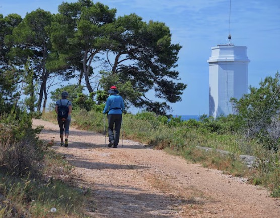 Randonnée sur le GR34 vers le Cap de la Chèvre